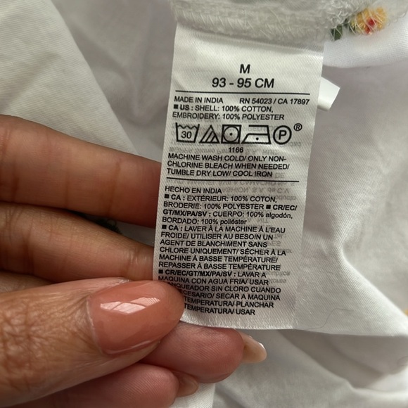 Old Navy Long Sleeve Cropped Button Up - Picture 9 of 10